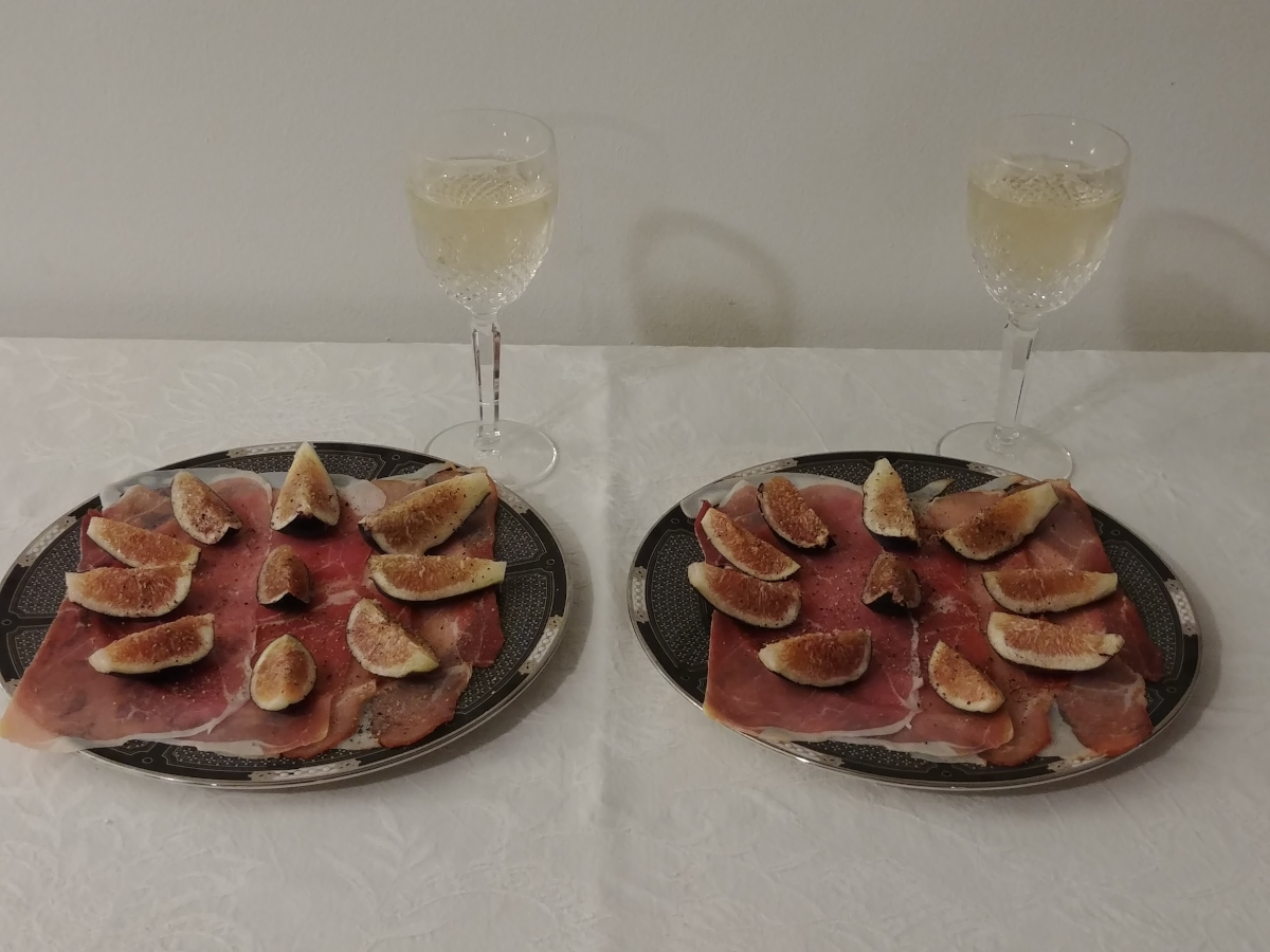 Fresh Figs and Prosciutto